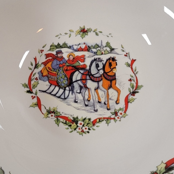 Winter Wonderland by CERTIFIED INTERNATIONAL 10" Round Vegetable Bowl Christmas. - Picture 2 of 4